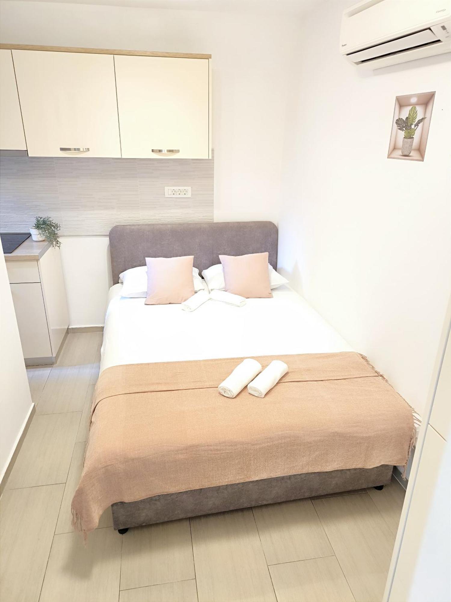 Central Apartment & Room Niko สปลิท ภายนอก รูปภาพ