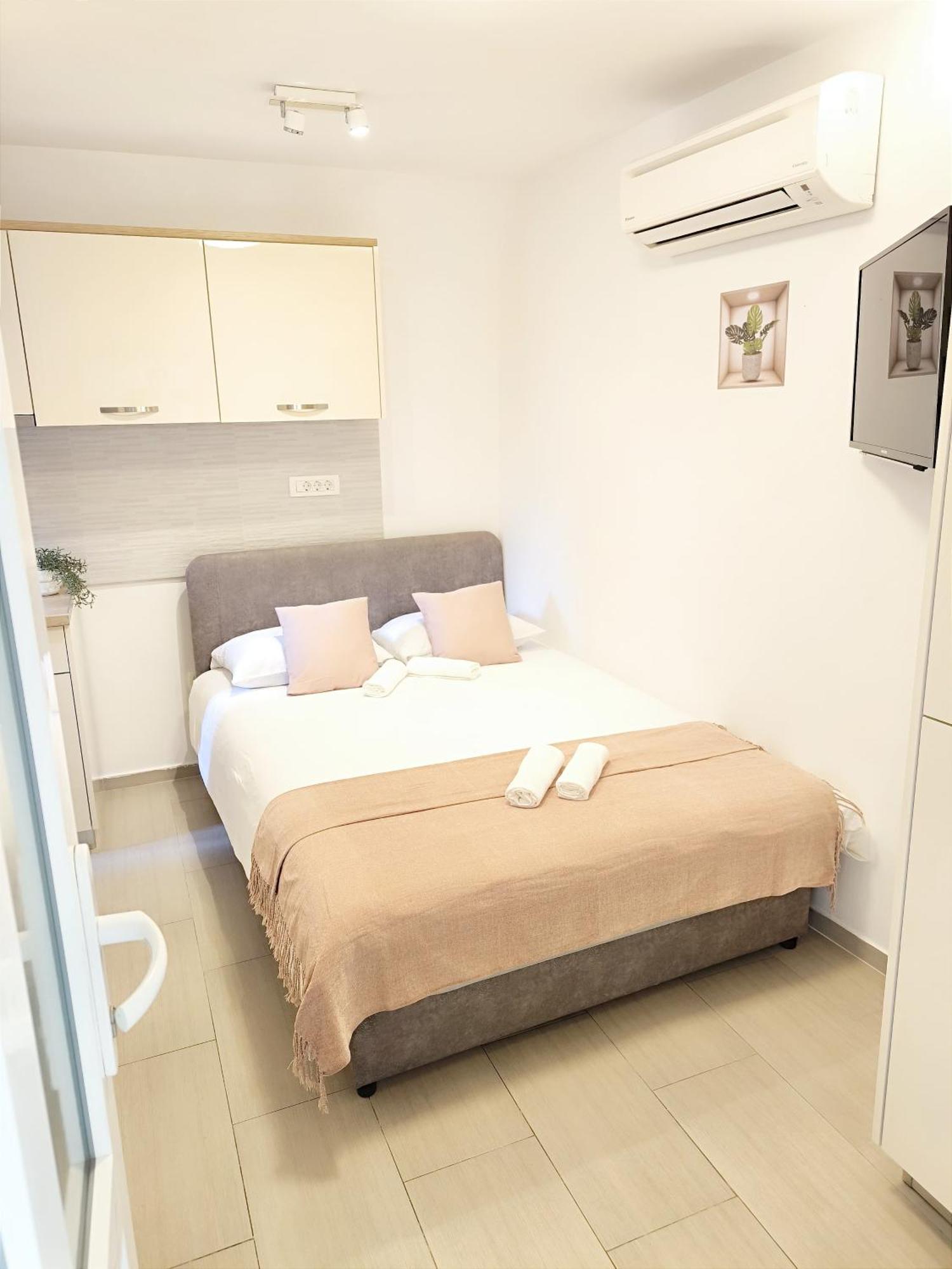 Central Apartment & Room Niko สปลิท ภายนอก รูปภาพ