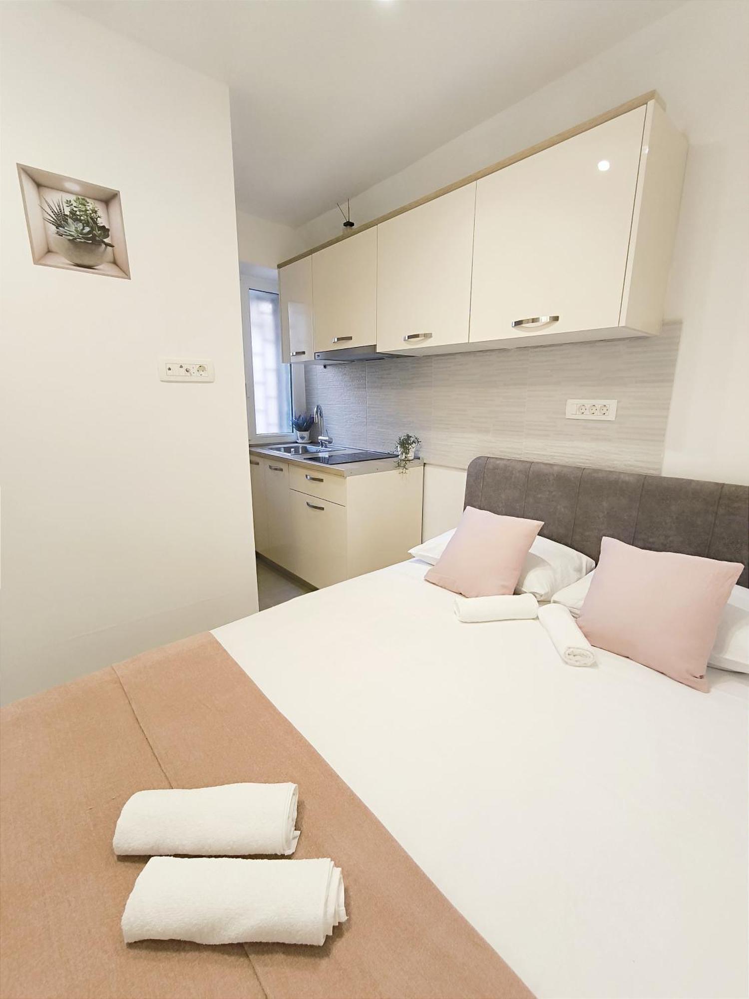 Central Apartment & Room Niko สปลิท ภายนอก รูปภาพ